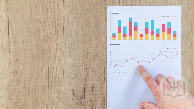 Gráficos de campaña con dedo señalando crecimiento — Google Ads para psicólogos y consulta de psicología