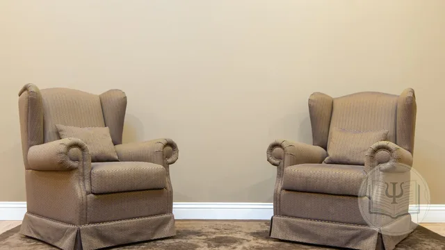 Terapia Gestalt: dos butacas en la consulta de un terapeuta
